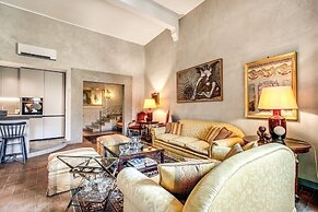 Wonderful Apartment With Balcony In Piazza Margana