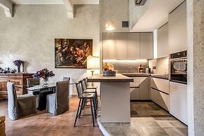 Wonderful Apartment With Balcony In Piazza Margana