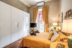 Wonderful Apartment With Balcony In Piazza Margana