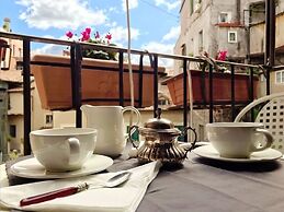 Wonderful Apartment With Balcony In Piazza Margana