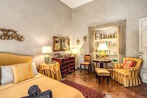 Wonderful Apartment With Balcony In Piazza Margana