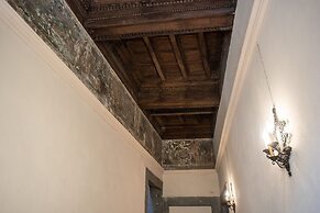 Wonderful Apartment With Balcony In Piazza Margana