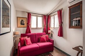 Wonderful Apartment With Balcony In Piazza Margana