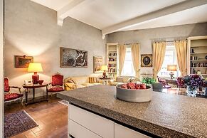 Wonderful Apartment With Balcony In Piazza Margana