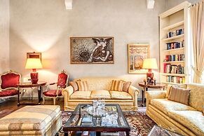 Wonderful Apartment With Balcony In Piazza Margana