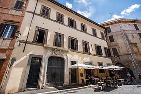 Wonderful Apartment With Balcony In Piazza Margana