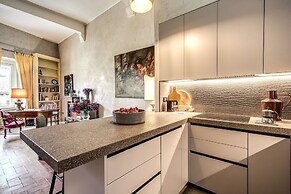 Wonderful Apartment With Balcony In Piazza Margana