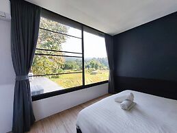 Brick Box Pool Villa & Café