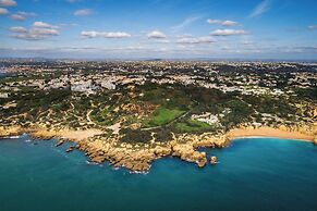 Castelo Suites Hotel