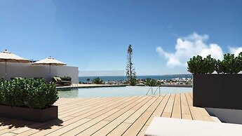 Castelo Suites Hotel