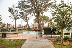Castelo Suites Hotel