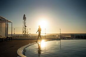 Castelo Suites Hotel