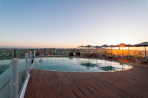 Castelo Suites Hotel