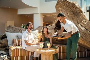 Castelo Suites Hotel