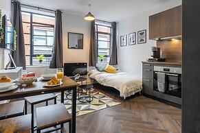 Professionals, City Centre, Parking, Superstore Nearby