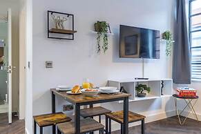 Professionals, City Centre, Parking, Superstore Nearby