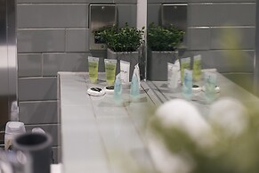 Professionals, City Centre, Parking, Superstore Nearby