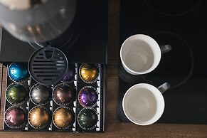 Professionals, City Centre, Parking, Superstore Nearby