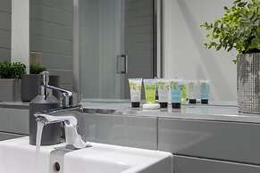 Professionals, City Centre, Parking, Superstore Nearby