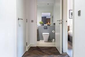 Professionals, City Centre, Parking, Superstore Nearby