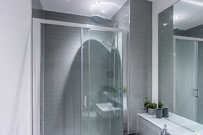 Professionals, City Centre, Parking, Superstore Nearby