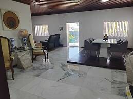 Casa com Piscina 50000 lts Área Gourmet