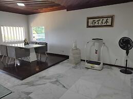 Casa com Piscina 50000 lts Área Gourmet