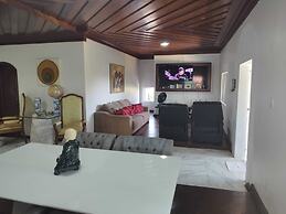 Casa com Piscina 50000 lts Área Gourmet