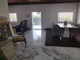 Casa com Piscina 50000 lts Área Gourmet