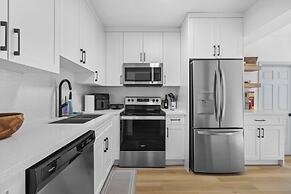 Charming House with Free Parking