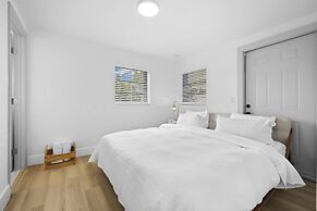 Charming House with Free Parking