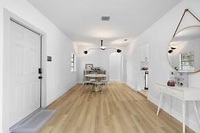 Charming House with Free Parking