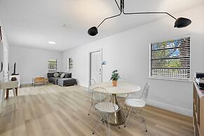 Charming House with Free Parking