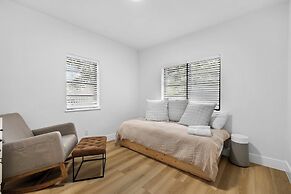 Charming House with Free Parking