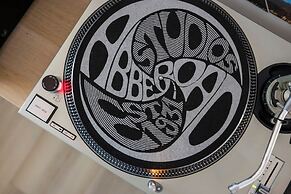 Charming House with Free Parking