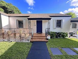 Charming House with Free Parking