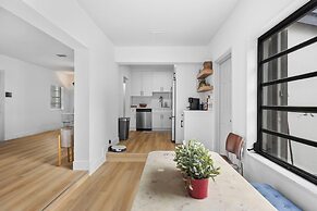 Charming House with Free Parking