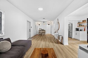 Charming House with Free Parking