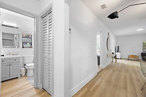 Charming House with Free Parking