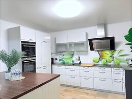 Spacious 4 bedrooms House