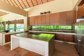 Yeguas Y41 by Wynwood House