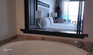 Ocean view beach suite