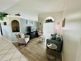 Amazing 3/2 Vacation Home With Private Pool!!