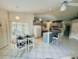 Amazing 3/2 Vacation Home With Private Pool!!