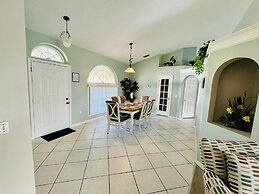 Amazing 3/2 Vacation Home With Private Pool!!