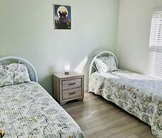 Amazing 3/2 Vacation Home With Private Pool!!