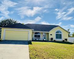 Amazing 3/2 Vacation Home With Private Pool!!