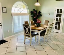 Amazing 3/2 Vacation Home With Private Pool!!