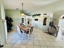 Amazing 3/2 Vacation Home With Private Pool!!