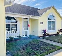 Amazing 3/2 Vacation Home With Private Pool!!